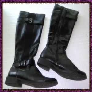 ..... BOOTS .....SZ.71/2 M...